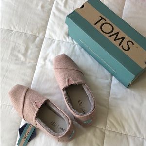 BRAND NEW TOMS